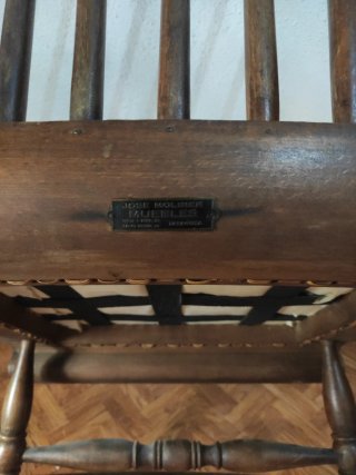 Mecedora vintage de madera y tela