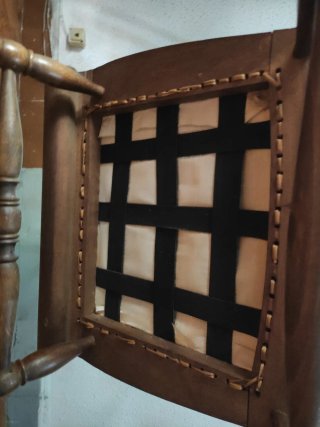 Mecedora vintage de madera y tela