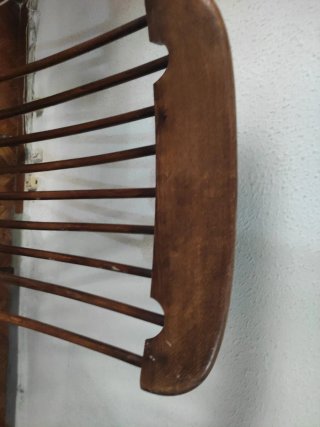 Mecedora vintage de madera y tela
