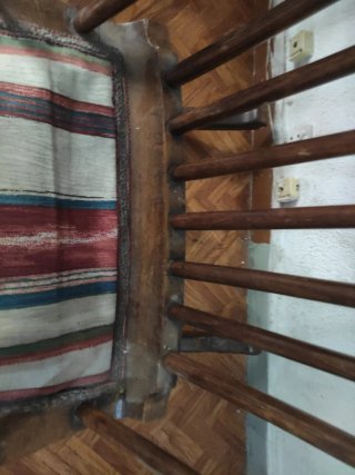 Mecedora vintage de madera y tela