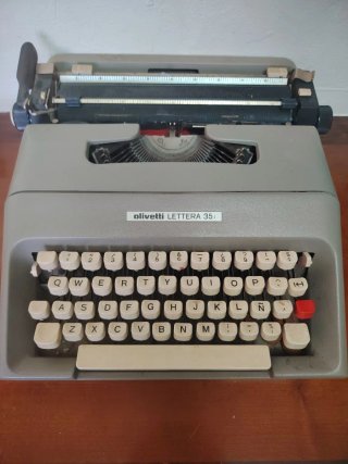 Máquina de escribir Olivetti Lettera 35
