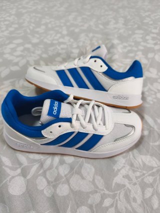 Deportivas Adidas niño blancas y azules