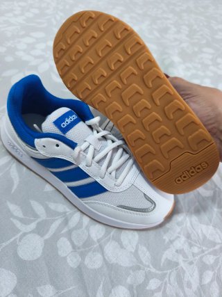 Deportivas Adidas niño blancas y azules