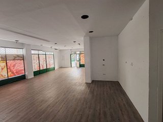 Local comercial en alquiler en Los Remedios en Sevilla