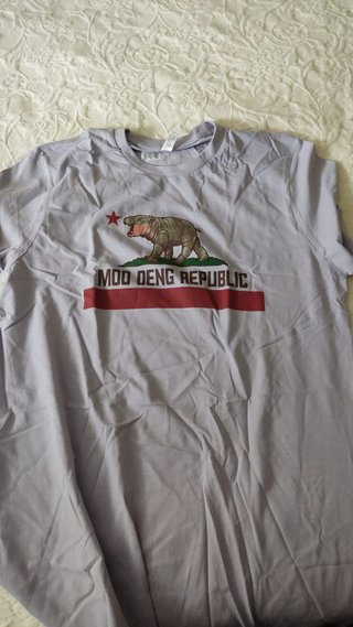 Camiseta Moo Deng Republic Nueva
