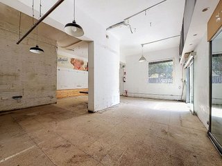 Local comercial en alquiler en El Congrés i els Indians en Barcelona