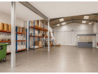 Nave industrial en venta en Centre en Ripollet