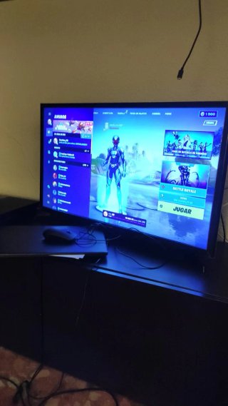 PS4 formateada con 2 mandos uno original