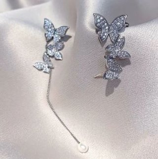 Set gargantilla mariposa y pendientes.