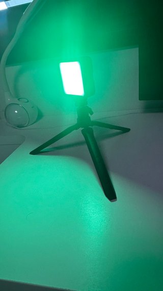 Trípode con luz LED multifunción