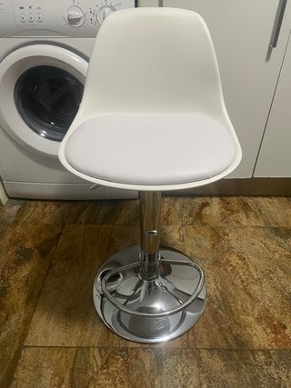 Banqueta Ikea Blanca y Plateada