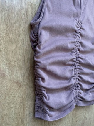 Camiseta Zara si  mangas color nude drapeados