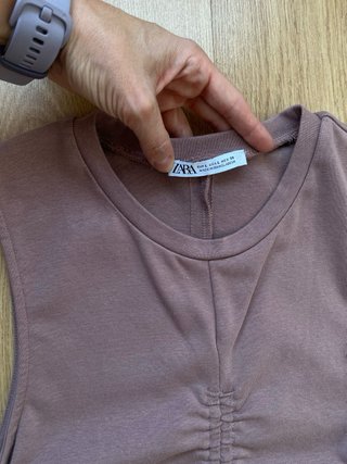 Camiseta Zara si  mangas color nude drapeados