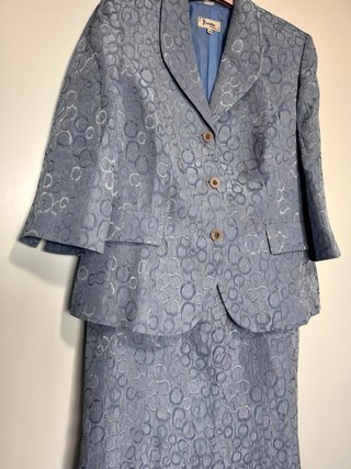 Traje de mujer de chaqueta y falda