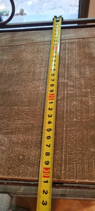 Estantería de hierro y madera