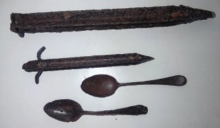 Militaria: Cucchiaio, forchetta, picchetti