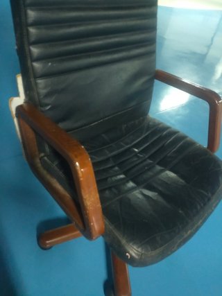 Silla de oficina giratoria de cuero
