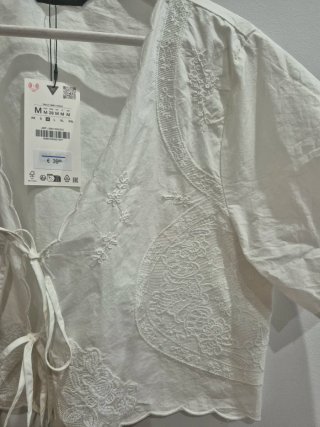 Blusa Zara bordada blanca talla M