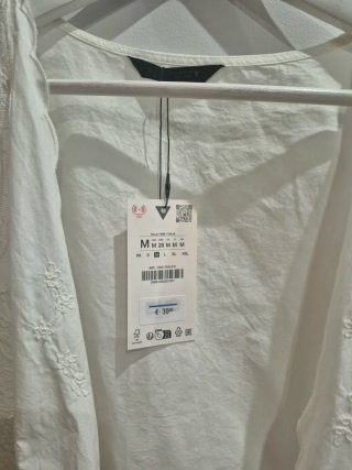 Blusa Zara bordada blanca talla M