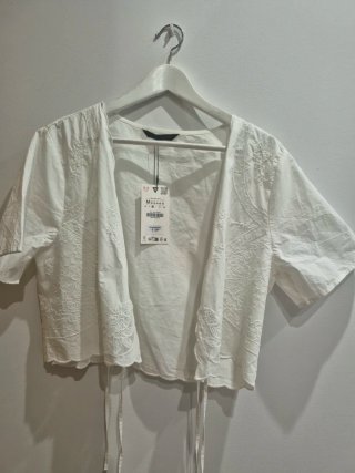 Blusa Zara bordada blanca talla M