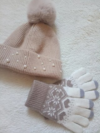 Conjunto Gorro y Guantes Perlas Pompon