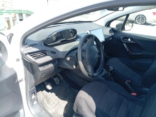 Peugeot 208 2015