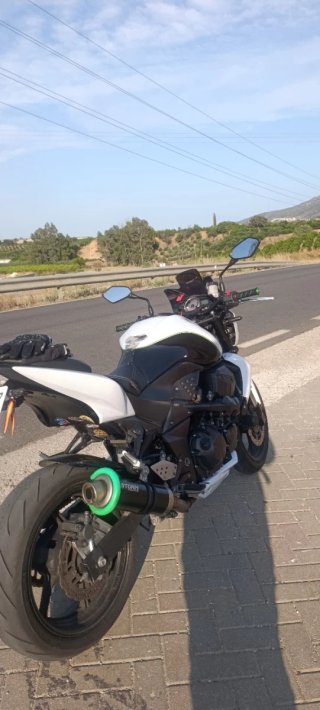 Kawasaki Z750 Blanca