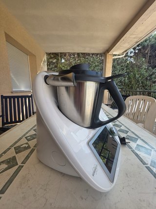 Thermomix TM6 con accesorios y bolsa