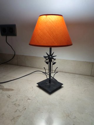 Lámpara de mesa hierro forjado naranja