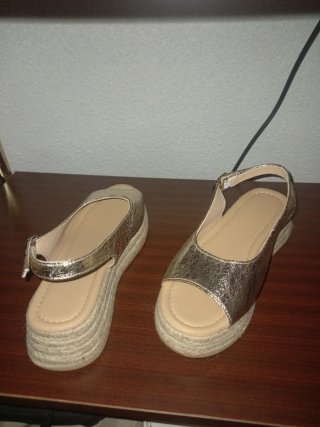 Sandalias doradas sin estrenar Talla 36