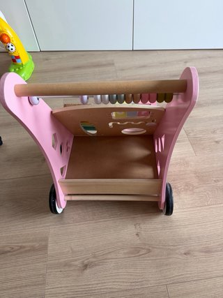 Andador de madera para bebé