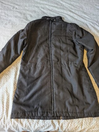 Abrigo premamá y porteo Wombat & Co. Negro
