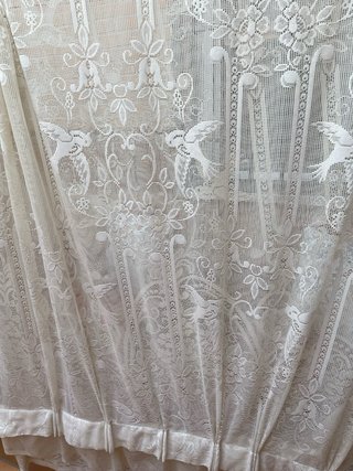 Cortinas antiguas de encaje beige