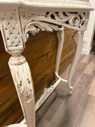 Tocador antiguo blanco con espejo