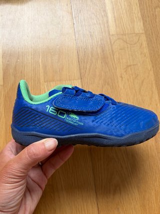 Botas Fútbol Kipsta Multitacos Niño, NUEVAS!
