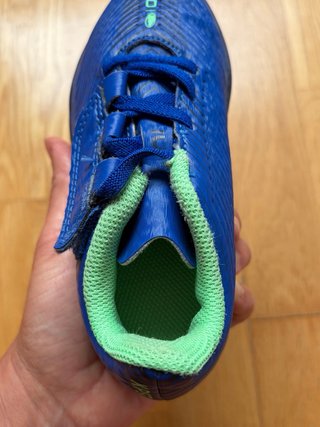 Botas Fútbol Kipsta Multitacos Niño, NUEVAS!