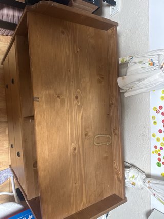 Cómoda de madera marrón