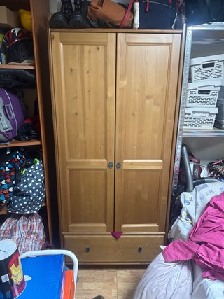 Cómoda de madera marrón