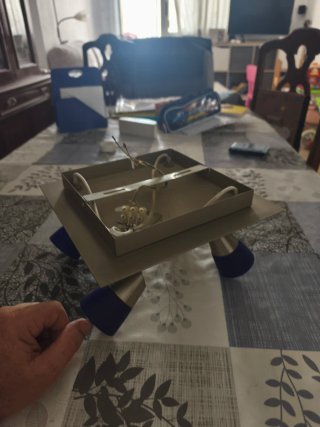 Lámpara de techo moderna azul y plateada