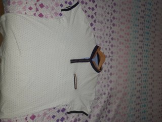 Polo Hombre Blanco con Puntos Azules