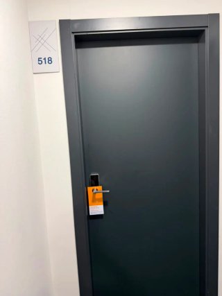 Se necesita camarera de piso ,con experiencia,