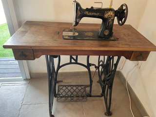 Máquina de coser antigua Naumann Ahora 45€.