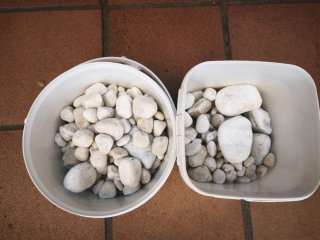Piedras decorativas blancas