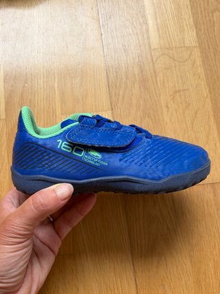 Botas Fútbol Kipsta Multitacos Niño, NUEVAS!