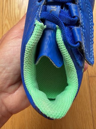 Botas Fútbol Kipsta Multitacos Niño, NUEVAS!