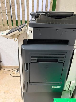 Konica Minolta Bizhub C220 Multifunción