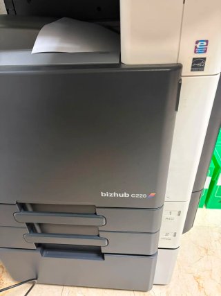 Konica Minolta Bizhub C220 Multifunción