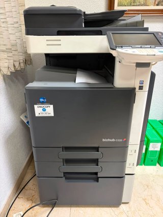 Konica Minolta Bizhub C220 Multifunción