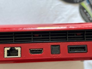 PlayStation 3 Super Slim Rossa
