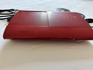 PlayStation 3 Super Slim Rossa